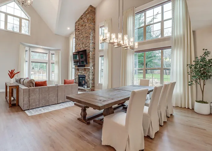 Gorgeous Lake Harmony Retreat With Spacious Deck!