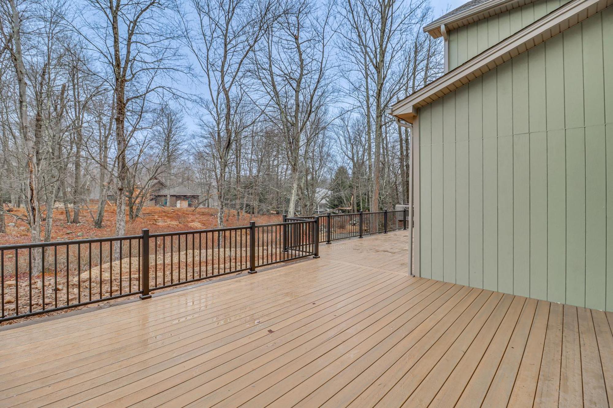 Gorgeous Harmony Retreat With Spacious Deck! Holiday home